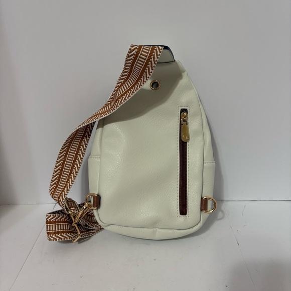 BOSTANTEN Small Sling Bag for Women, Crossbody Bag, Fanny Pack, or Chest Bag. - Picture 5 of 9